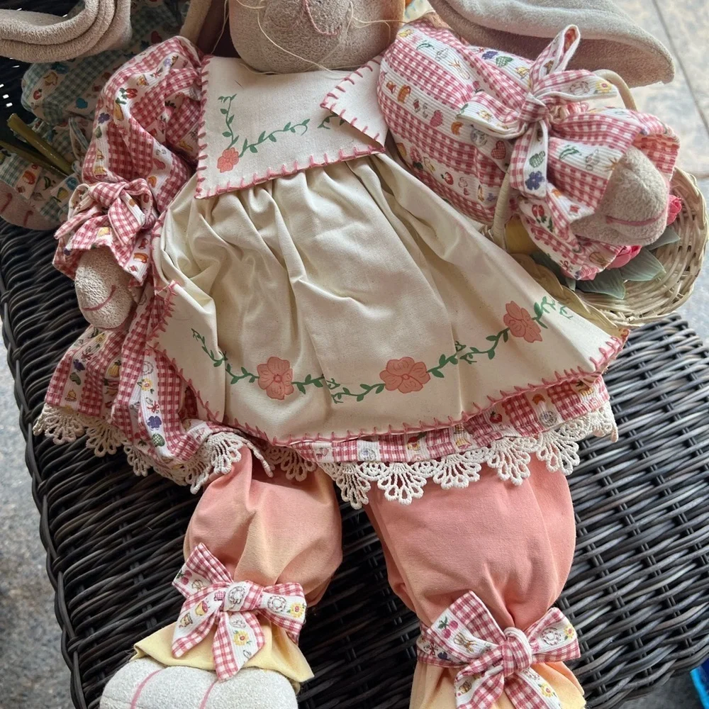 VINTAGE 90’s GARDENING RABBIT HOME DECOR